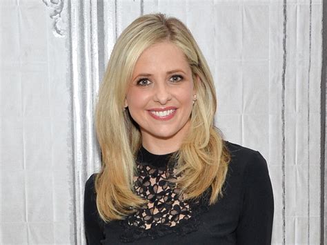 sarah michelle gellar bikini|Sarah Michelle Gellar Stuns in Bikini at Age 44: See。